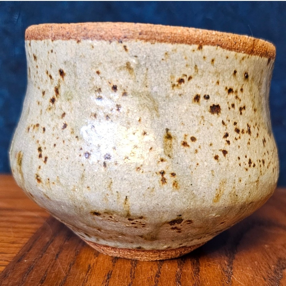 Hand Thrown Studio Pottery Speckled Glaze Tea Bowl Yunomi Signed 3.5" x 2.75"